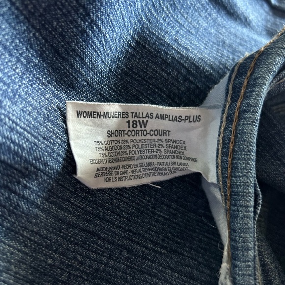 Classic Gloria Vanderbilt jeans, cotton, poly, spandex mix! Wide leg & comfy! - Picture 4 of 7